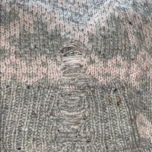 WILDFOX Built In A Day Gray Distressed Sweater XS - Picture 4 of 12